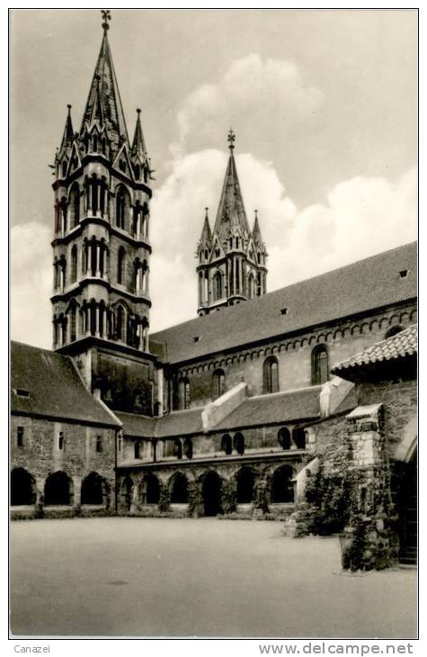 AK Naumburg, Domhof Mit Kreuzgang Und Gotischen Westtürmen, Ung, 1957 - Naumburg (Saale)