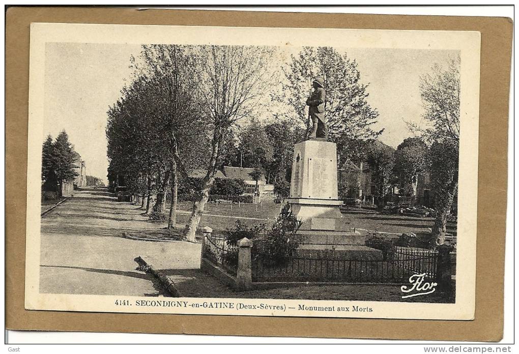 79  SECONDIGY  EN  GATINE    MONUMENT  AUX  MORTS - Secondigny