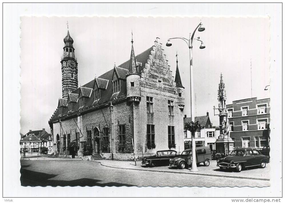 Herentals :   Stadhuis, Grote Markt  (  Groot Formaat )   Citroen  2 CV - Herentals