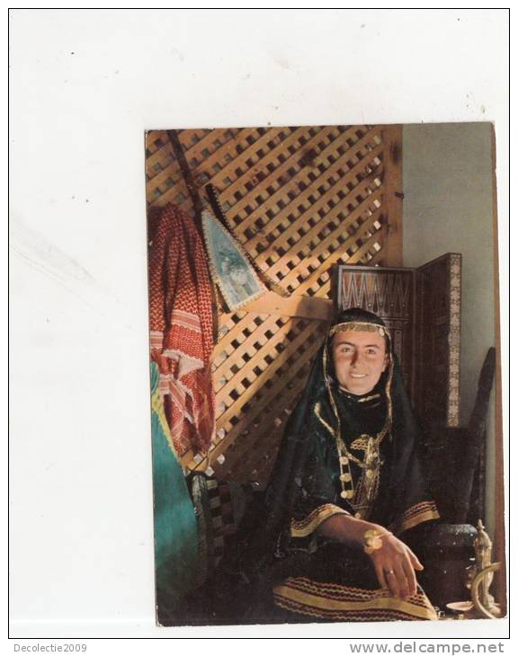 BT11386 One Of The Dashions Of The Arabian Gulf Countrie  Folkloore Costumes Women Femme  2 Scans - Saudi-Arabien