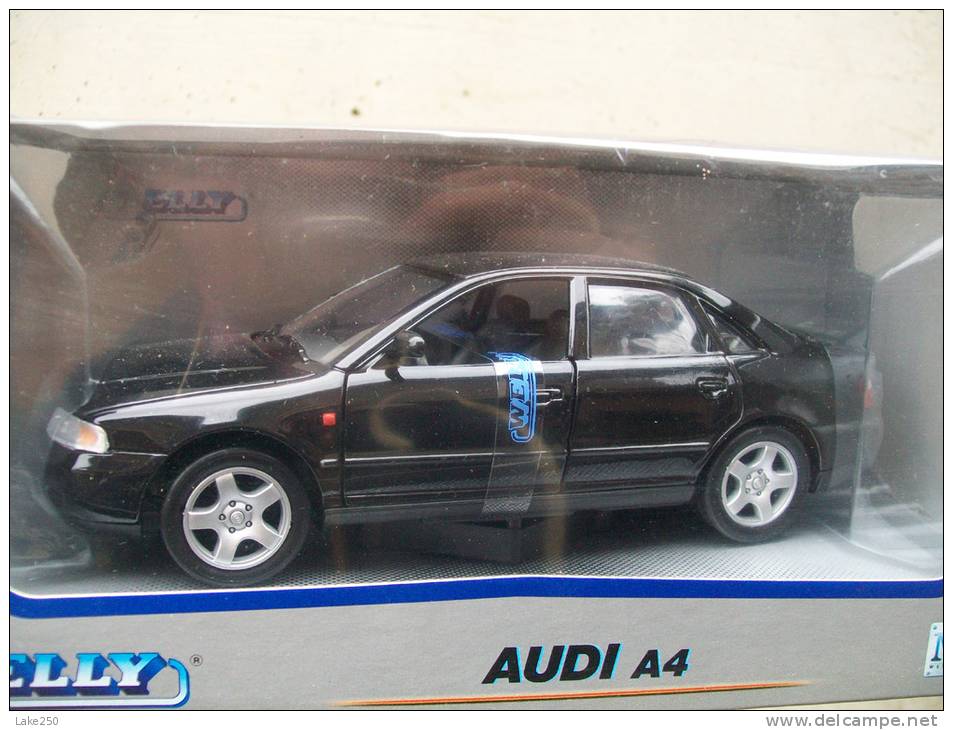 WELLY -  AUDI A 4   AVEC SA BOITE  Scala 1/24 - Welly