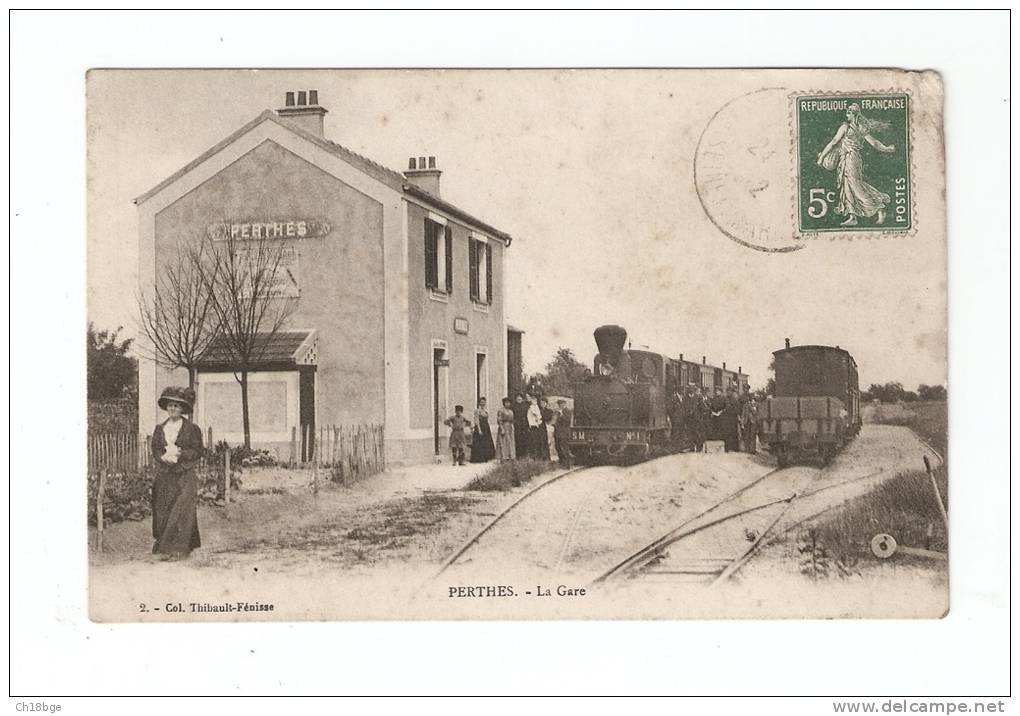 CPA : 77 - Seine Et Marne : Perthes: La Gare : Animation , Bâtiment - Trains ... - Perthes