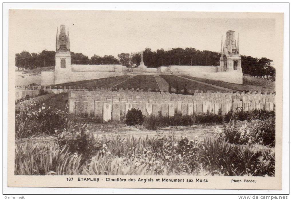 Cpa - Etaples - Cimetière Des Anglais Et Monument Aux Morts - Photo Pecceu - War Memorials