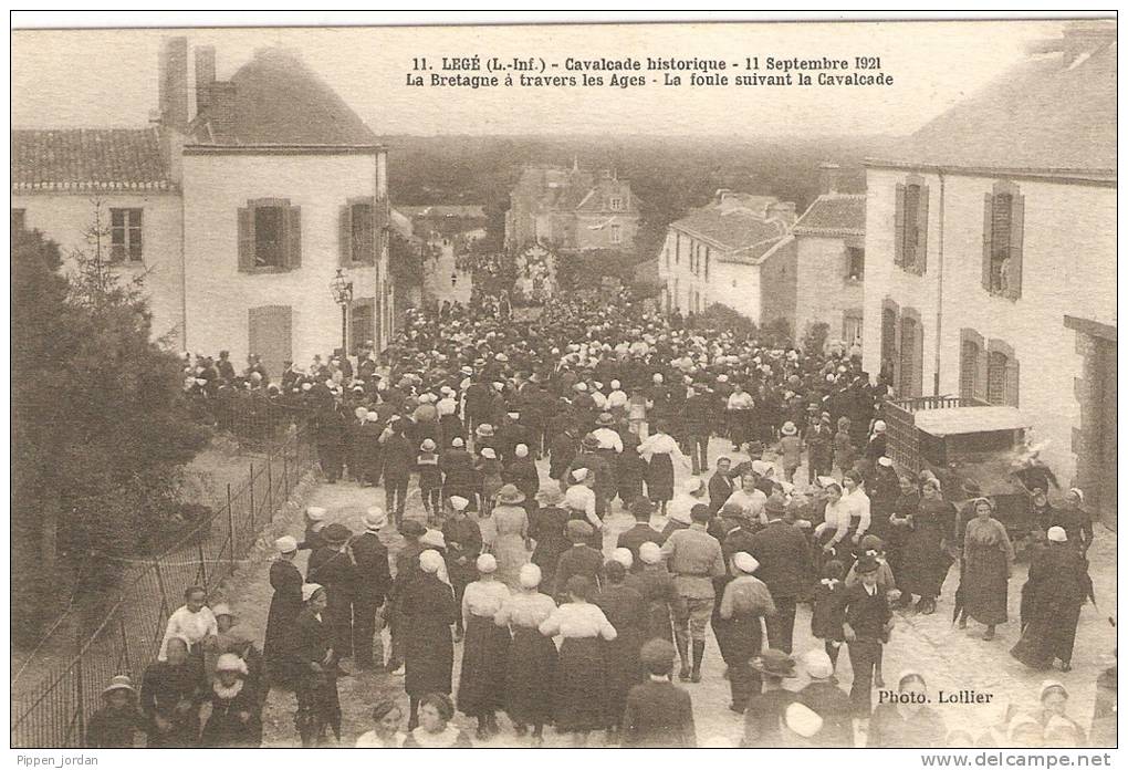 44  LEGE  *Cavalcade Historique   -11 Septembre 1921  La Bretagne à Travers Les Ages -La Foule Suivant La Cavalcade  * - Legé