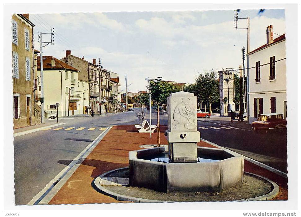 63 - AUBIERES - Place Des Ramacles - Bord Dentele - Très Bon état - Aubiere