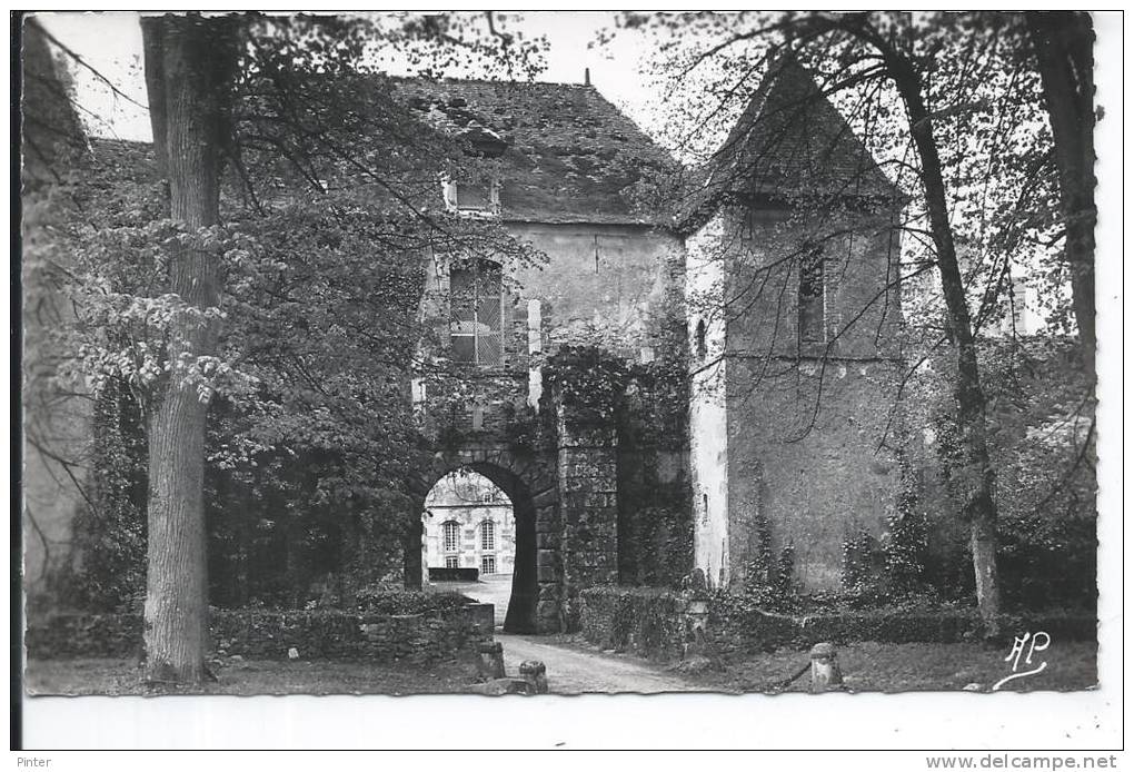 LES MESNULS - L'ancien Pont-Levis - Le Mesnil Saint Denis