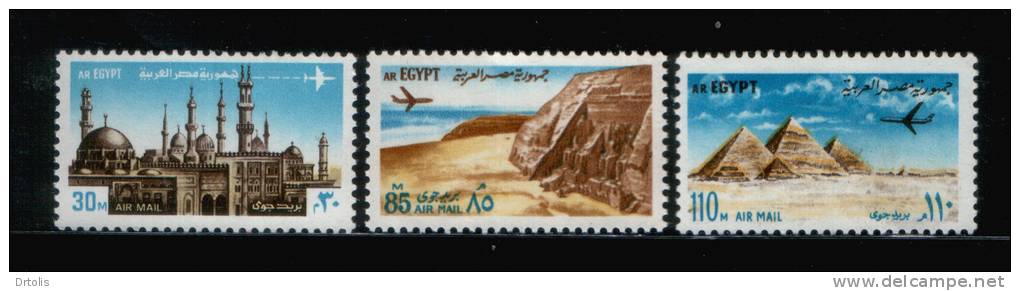 EGYPT / 1972 / AIRMAIL SET / AL AZHAR MOSQUE & ST. GEORGE'S CHURCH / ABU SIMPEL TEMPLE / PYRAMIDS / MNH / VF - Ongebruikt