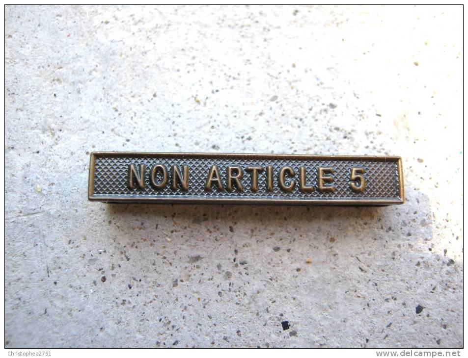 INSIGNE AGRAFE NON ARTICLE 5 EN ACIER POUR MEDAILLES PENDANTES EXCELLENT ETAT - France
