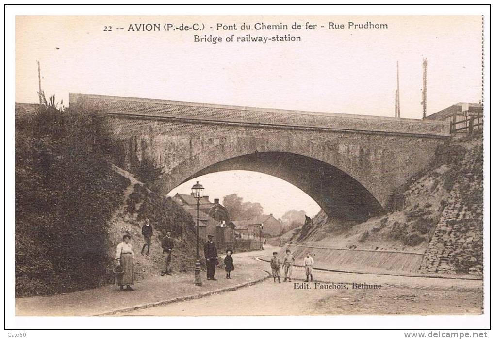 Avion   -  Le Pont Du Chemin De Fer - Avion
