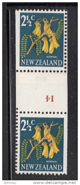 New Zealand MH Scott #385 2 1/2c Kowhai Vertical Pair Counter Coil ´14´ In Red - Ungebraucht