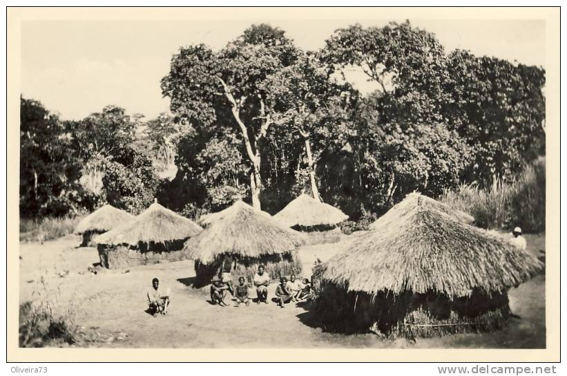 RUANDA URUNDI USUMBURA - CONGO - Huttes Dans La Clairiére - 2 Scans - Ruanda-Urundi