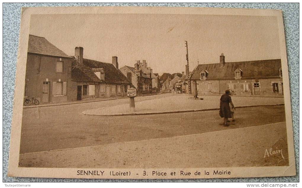 Sennely - Place Et Rue De La Mairie - Autres & Non Classés
