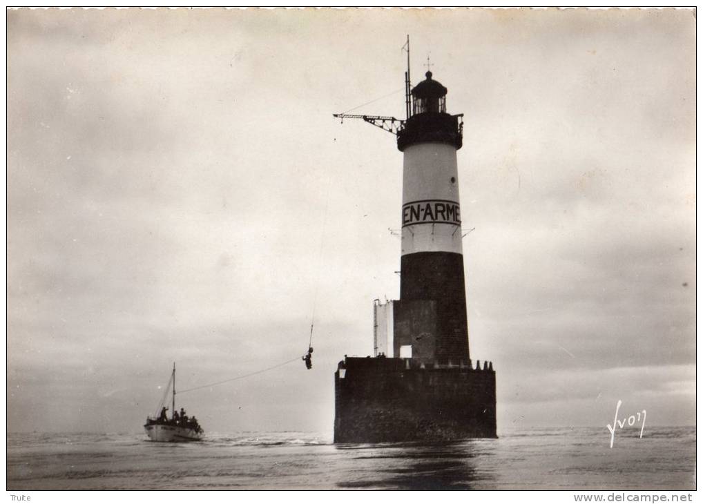 ILE DE SEIN PHARE D'AR-MEN TRANSBORDEMENT D UN GARDIEN - Ile De Sein