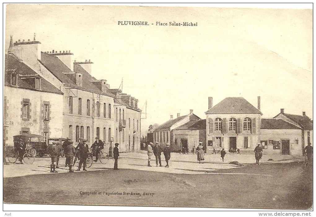 PLUVIGNER, Place Saint Michel - Pluvigner