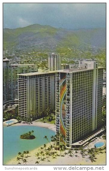 Hawaii Honolulu The Rainbow Tower Beside The Lagoon At The Hilton Hawaiia Village - Honolulu