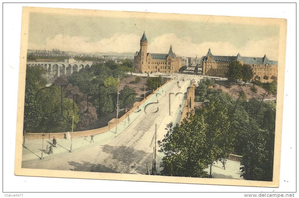 Luxembourg (Luxembourg) : Vue Aérienne Sur L'Avenue Et Le Pont Adolphe   En 1951 (animé). - Luxemburg - Town