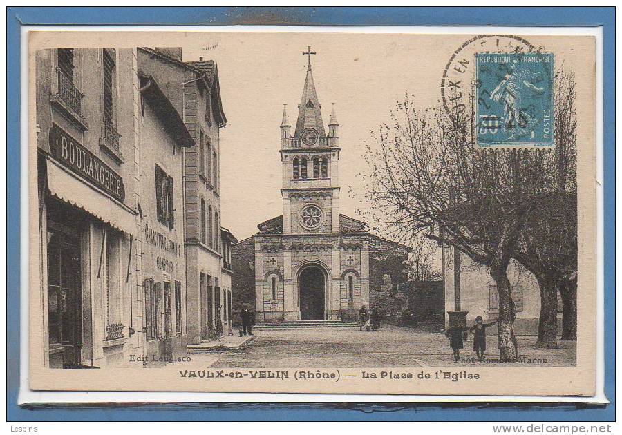 69 - VAULX En VELIN --  La Place De L'Eglise - Vaux-en-Velin