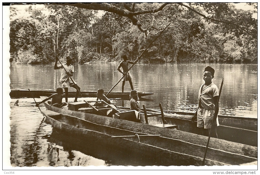 CPSM-PERES DU SAINT ESPRIT Bord Du Fleuve Lobaye Animée++ - República Centroafricana