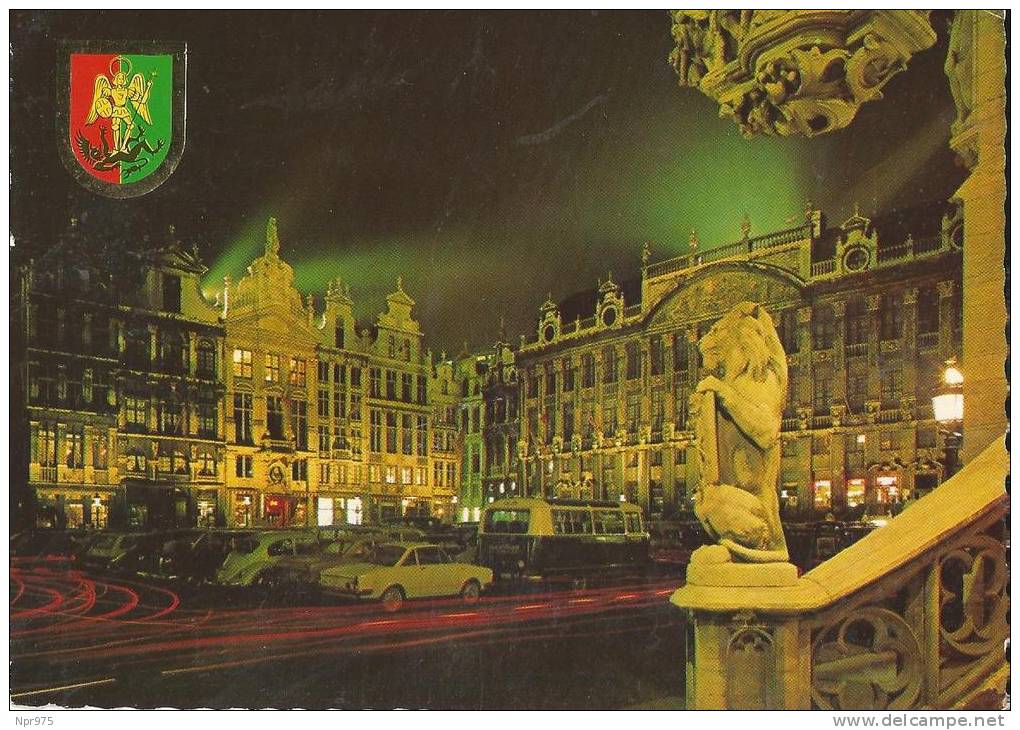 Belgique Bruxelles Grand'place Ses Vielles Voitures Et Omnibus La Nuit - Bruselas La Noche