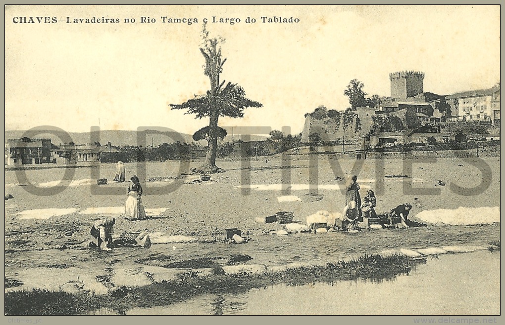 PORTUGAL - CHAVES - LAVADEIRAS NO RIO TAMEGA E LARGO DO TABLADO - 1915 PC. - Vila Real