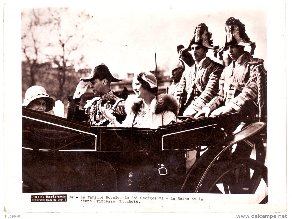 PHOTO ORIGINALE PARIS SOIR : La Famille Royale. Le Roi Georges VI - La Reine Et La Jeune Princesse Elisabeth - Famous People