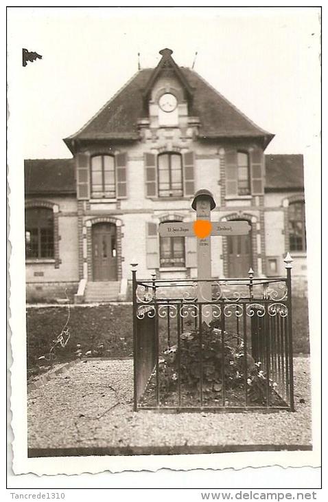 WW2 PHOTO ORIGINALE Tombe Soldat Allemand  Face Mairie De LAINES AUX BOIS Près Troyes AUBE 10 - 1939-45