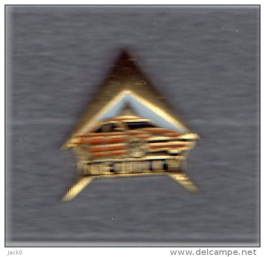 Pin´s  Automobile  Citroën  NEUILLY  Voiture  Rouge - Citroën