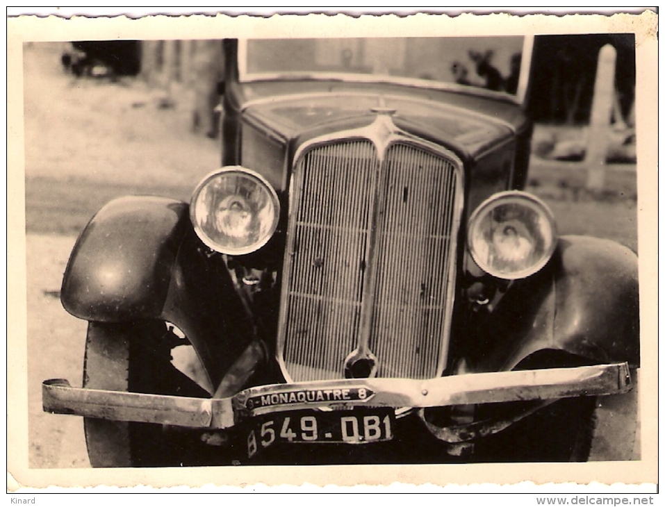 PHOTO..RENAULT ..MONAQUATRE 8..ACCIDENTE à BATZ SUR MER .loire Atlant...aout 1935. Form:108 X 76 Mm - Automobiles