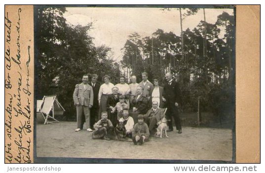 REAL PHOTOGRAPH OF FAMILY GATHERING WITH POSTMARKS OF BERLIN FROHNAU & LONDON Dated 1923 - Reinickendorf