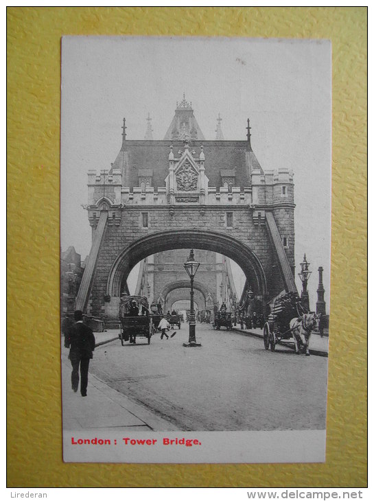 LONDON. Le Tower Bridge. - River Thames