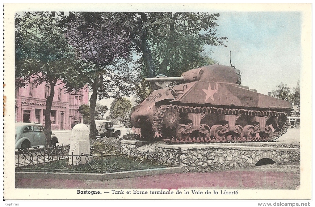 BASTOGNE : Tank Et Borne Terminale De La Voie De La Liberté - CPA Colorisée Peu Courante - Bastenaken
