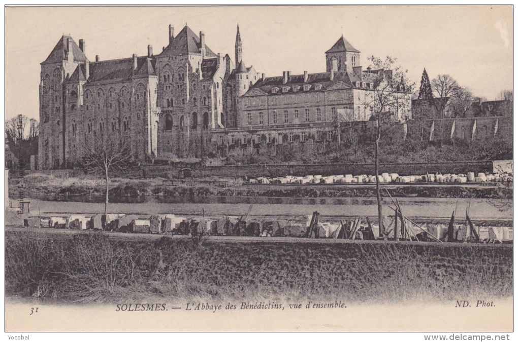 Cp , 72 , SOLESMES , L'Abbaye Des Bénédictins , Vue D'ensemble - Solesmes