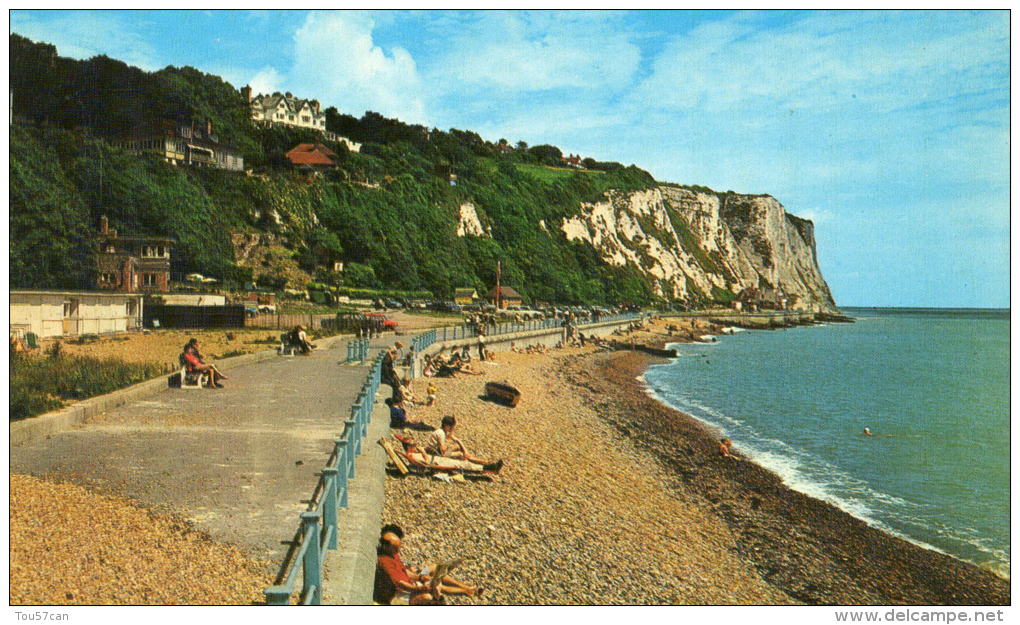 DOVER - KENT - ENGLAND  - WELL LIVENED POSTCARD. - Dover