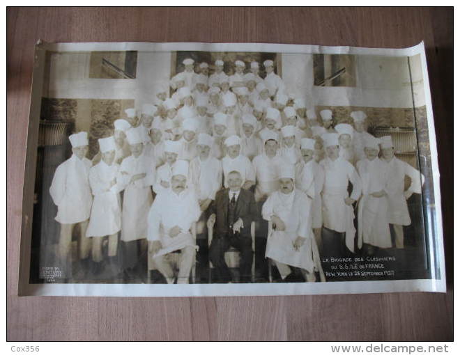 EXCEPTIONNELLE RARE PHOTO DE LA BRIGADE DES CUISINIERS DU  S.S  ÎLE DE FRANCE à NEW YORK En 1927 C. G . TRANSATLANTIQUE - Bateaux