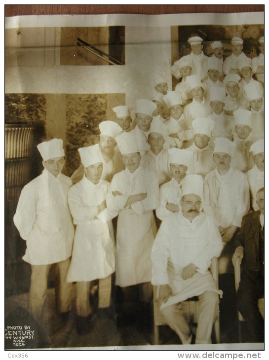 EXCEPTIONNELLE RARE PHOTO DE LA BRIGADE DES CUISINIERS DU  S.S  ÎLE DE FRANCE à NEW YORK En 1927 C. G . TRANSATLANTIQUE - Bateaux