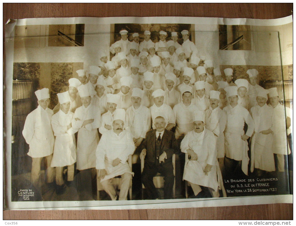 EXCEPTIONNELLE RARE PHOTO DE LA BRIGADE DES CUISINIERS DU  S.S  ÎLE DE FRANCE à NEW YORK en 1927 C. G . TRANSATLANTIQUE