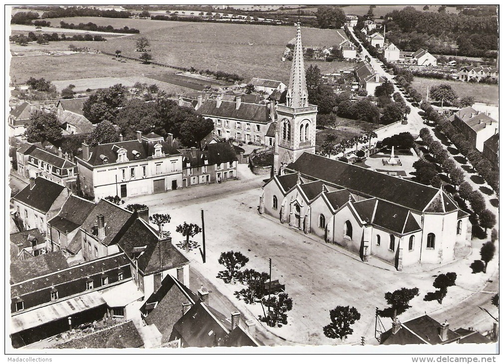 Vibraye (72) La Place De L´Eglise Et L´avenue De La Gare - Vibraye