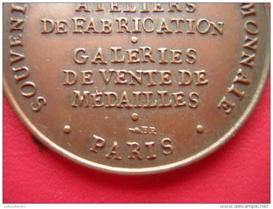 ANCIENNE MEDAILLE BRONZE 20 GRAMMES 1830 FONDEURS D´OR ET D´ARGENT SOUVENIR D´UNE VISITE A LA MONAIE PARIS - Professionnels / De Société