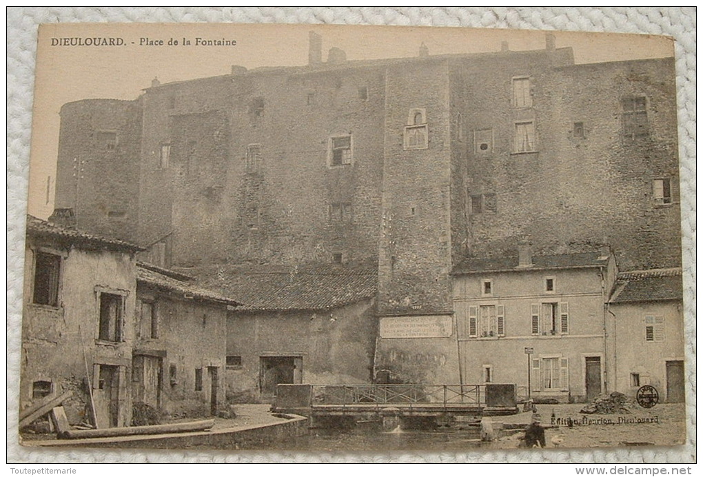 Dieulouard - Place De La Fontaine - Dieulouard