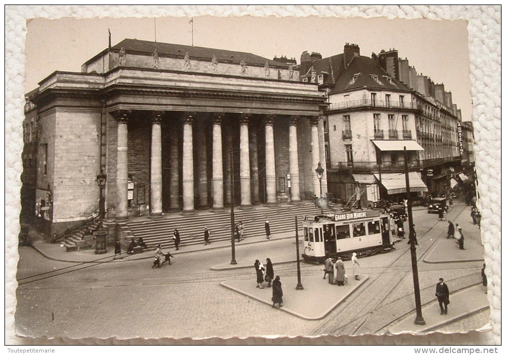 Nantes - Le Theatre Place Graslin - Tramway Publicite Grand Bon Marché - Nantes