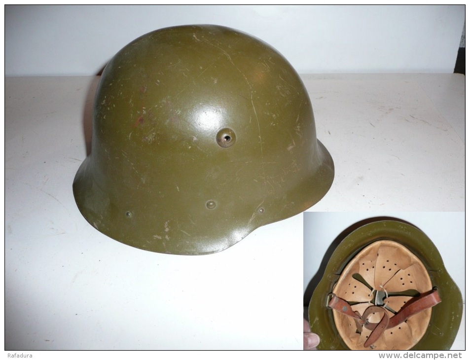 Casque Bulgare De La Seconde Guerre ( WW2 ) - Casques & Coiffures