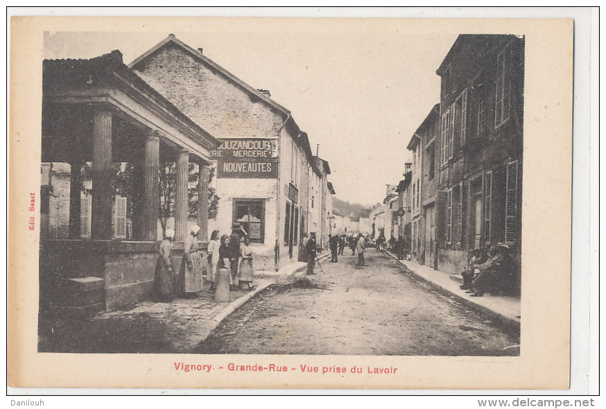 52 // VIGNORY  Grande Rue, Vue Prise Du Lavoir   ANIMEE   Edit Benet - Vignory