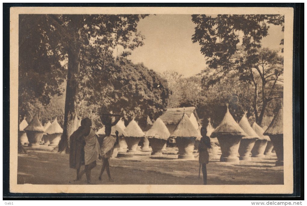 Dahomey ---  Djougou --- Greniers A Mil - Dahomey