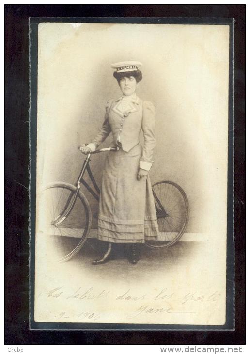 5344 - 63 - Carte Photo ISSOIRE,  Fête, Femme Avec Velo  (camille Sur Le Beret) - Issoire