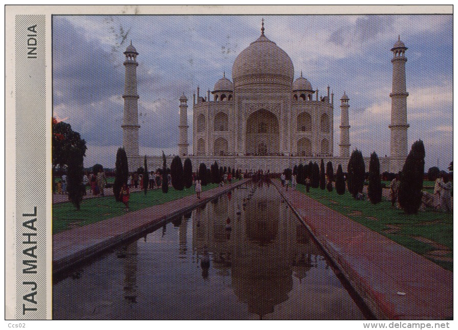 Front View Of Taj Mahal Agra India - Inde