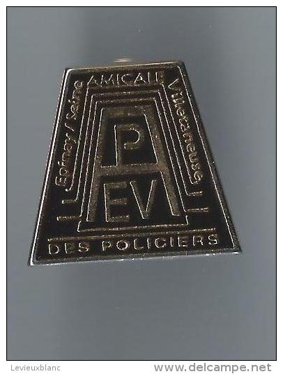 Pin's /Amicale Policiers / Epinay - Villetaneuse/ Vers 1990        D359 - Politie En Rijkswacht