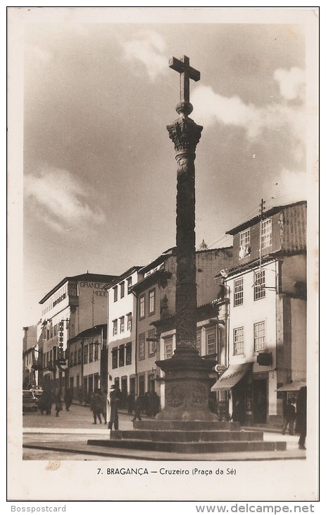 Bragança - Cruzeiro (Praça Da Sé). Pelourinho. - Bragança