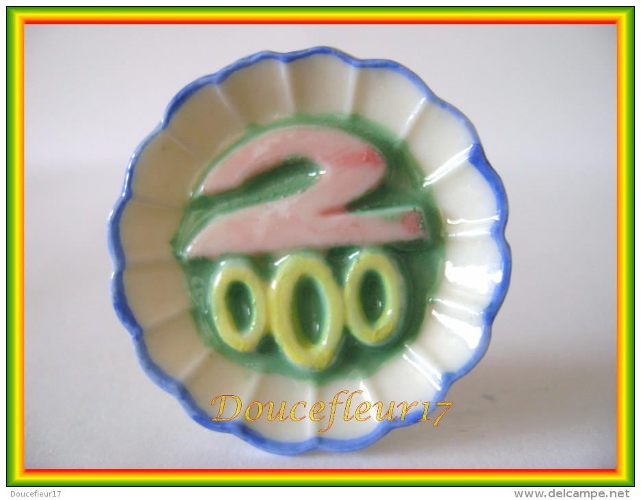 Assiettes 2000 En Couleur.. 5 Feves ...Ref AFF:  73-2000 ... (Pan 001 ) - Altri & Non Classificati