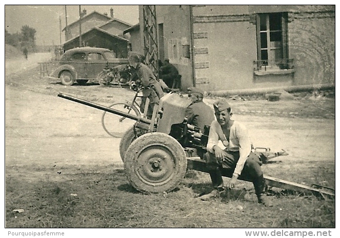 Canon De 25 Antichar Abandonné + Soldat Allemand Geschütz 1940 Campagne De France WW2 - Guerra, Militari