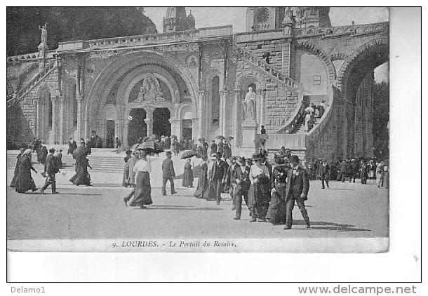 Cartolina B/N --  Postcards > France > Midi -- Pyrènèes -- LOURDES -- Le Portail Du Rosaire - Midi-Pyrénées
